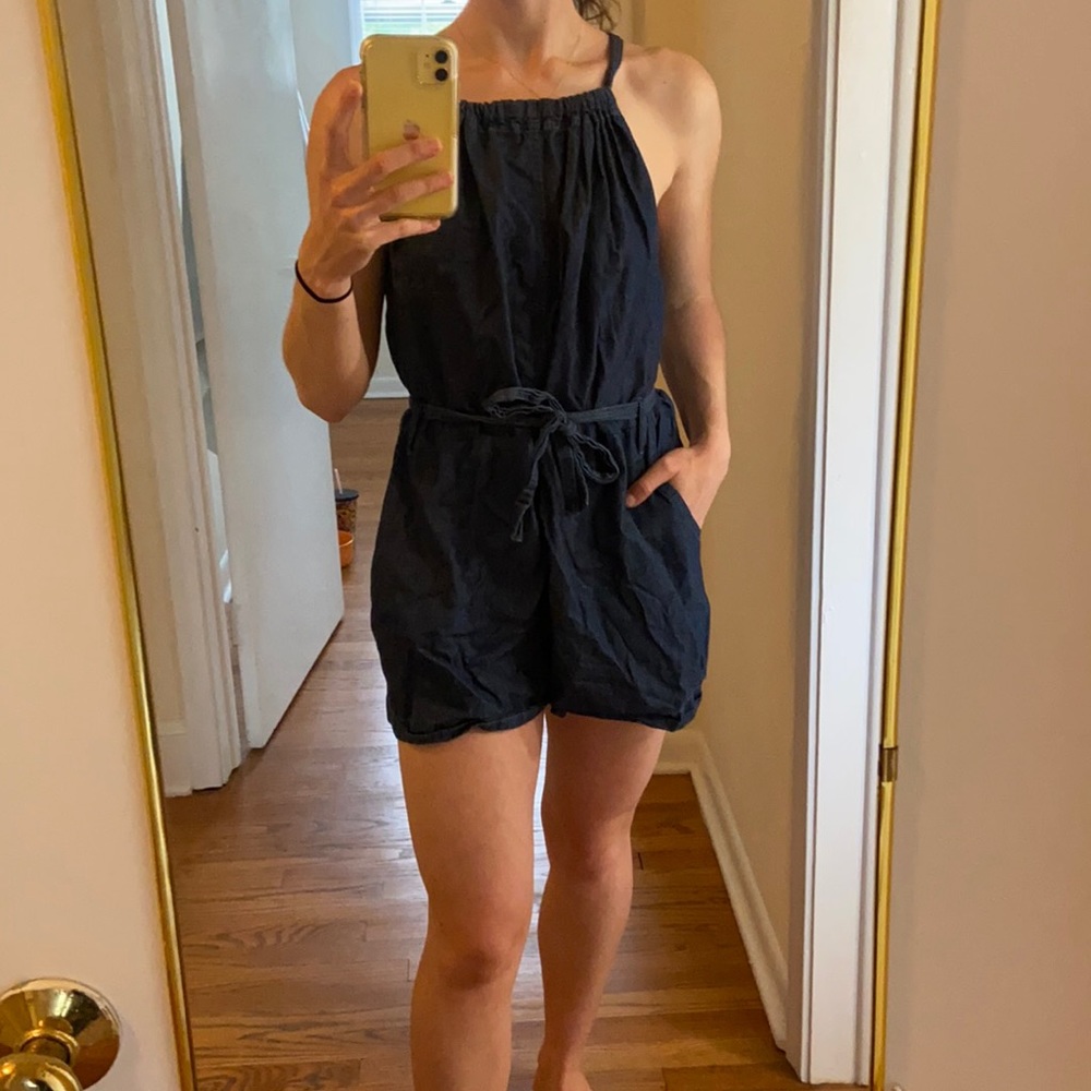 Cute cotton romper with FOUR pockets!